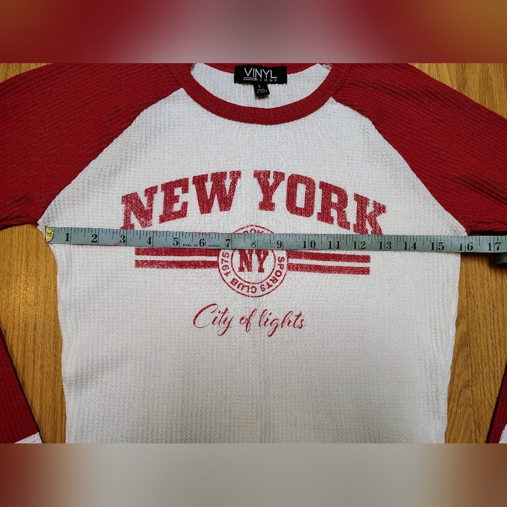 Vynal Icon Brand,Red and White Waffle Knit Top size L - Picture 5 of 8